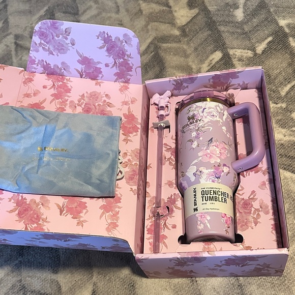 New Stanley X LoveShackFancy Floral 40oz Tumbler - Picture 1 of 9